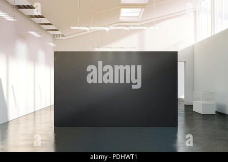 Bianco parete nera mockup nella soleggiata moderna galleria vuota, rendering 3d. Dark grande stand mock up nel museo con mostre di arte contemporanea. Grande salone interno con ampia grigio esposizione banner modello. Foto Stock