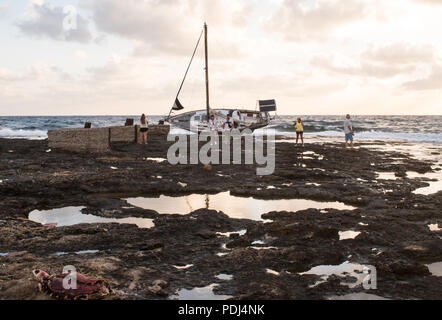 Spiaggiata yacht, Paphos,Cipro Foto Stock