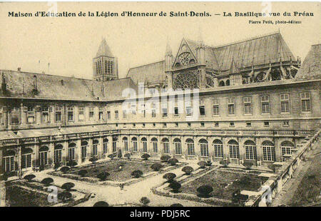 216 Maison d'education de la Légion d'Honneur de Saint-Denis - La Basilique vue du Préau Foto Stock