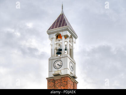 WEST LAFAYETTE, IN/USA - Ottobre 22, 2017: Purdue torre campanaria sul campus della Università di Purdue. Foto Stock