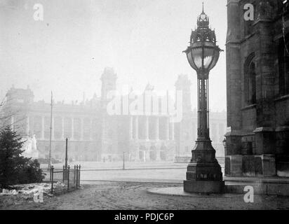 185 Kossuth Lajos tér, szemben un Magyar Királyi Kúria un Parlament északi oldala mellől nézve. Fortepan 4708 Foto Stock