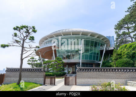 Busan, Corea del Sud - Luglio 7, 2018 : Nurimaru APEC House individuare sulla Haeundae Dongbaekseom isola in Busan, Corea del Sud. Foto Stock