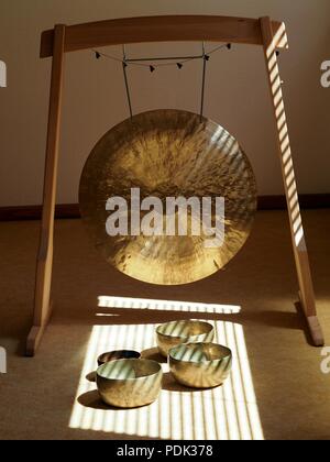 Il suono degli strumenti di guarigione, Feng Gong e SINGING BOWLS Foto Stock