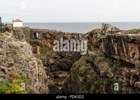 Gola del Diavolo, La Garganta do diabo, formazione di roccia a Cascais, Portogallo Foto Stock