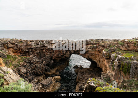 Gola del Diavolo, La Garganta do diabo, formazione di roccia a Cascais, Portogallo Foto Stock