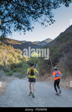 Traccia corridori sul Santo Jim trail in Cleveland national forest Orange County in California prima che il fuoco santo di agosto 2018 Foto Stock