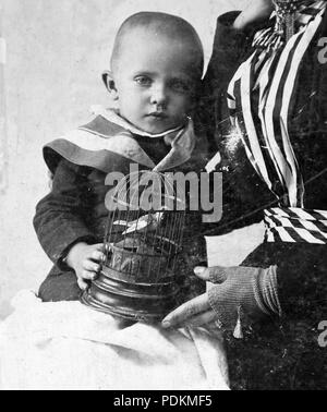 269 ritratto, kid, bird cage, bird Fortepan 8250 Foto Stock