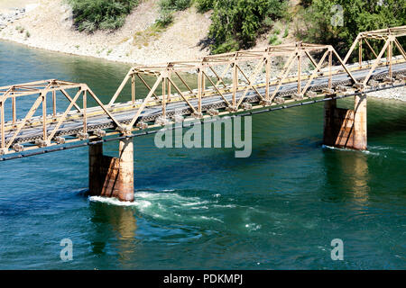 Vista della città di Trail e il piombo e zince fonderia nel West Kootenay, British Columbia, Canada. Foto Stock