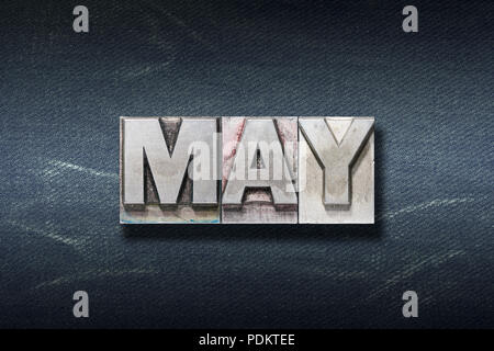 Può parola fatta dalla stampa in rilievo metallico scuro su sfondo jeans Foto Stock