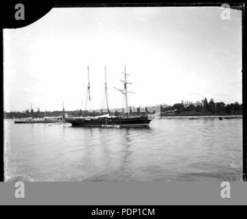 313 La steam yacht ST GEORGE ancorata in una fattoria Cove, Sydney Harbour (8136977972) Foto Stock