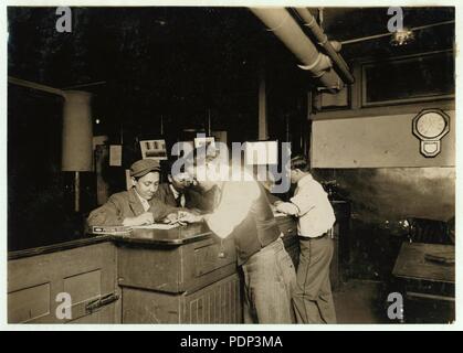 I candidati per le posizioni, ufficio principale Postal Telegraph Co., N.Y., come messaggeri raccomandazioni hanno cercato da diversi investigatori speciali. Foto Stock