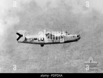 5 24 Squadron RAAF Liberatore WWII AWM 128030 Foto Stock
