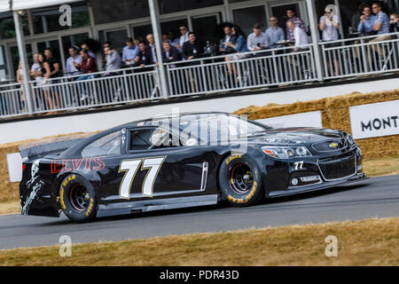 2017 Elvis Presley Chevrolet SS NASCAR vincitore con conducente ed Berrier al 2018 Goodwood Festival of Speed, Sussex, Regno Unito. Foto Stock