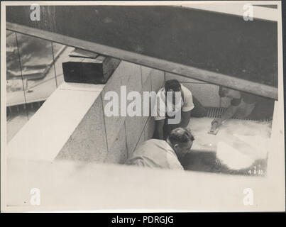 87/1353-146stampa fotografica, lavoratori cementificazione sul Ponte del Porto, argento / gelatina / carta, fotografia del Nuovo Galles del Sud Dipartimento delle opere pubbliche, Sydney, Australia, Febbraio 1932 97 stampa fotografica, 1932 (8282710049) Foto Stock