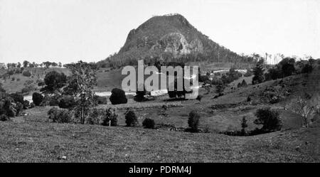 107 Queensland archivi di stato 262 Skyring Creek Road Pomona guardando verso il Monte Cooroora c 1931 Foto Stock