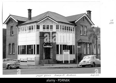 116 Queensland Archivi di Stato 4644 Petto Clinic esterno George Street Brisbane Agosto 1952 Foto Stock