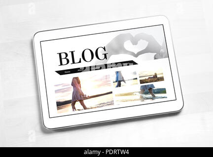 Stile di vita blog su tablet schermo. Nuovo post da giovani fashion blogger e donna. Bella Luce web design. Vista dall'alto. Foto Stock