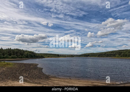 Serbatoio Fewston North Yorkshire mostra bassi livelli di acqua a causa della mancanza di pioggia e la canicola Foto Stock