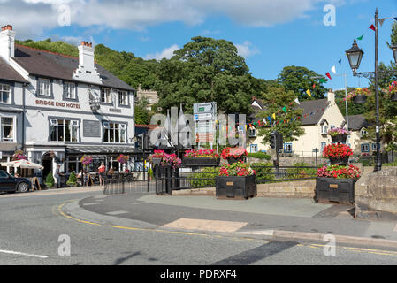 Llangollen, Denbighshire, Galles del Nord, Regno Unito. Una popolare attrazione turistica che sorge sul fiume Dee. Foto Stock