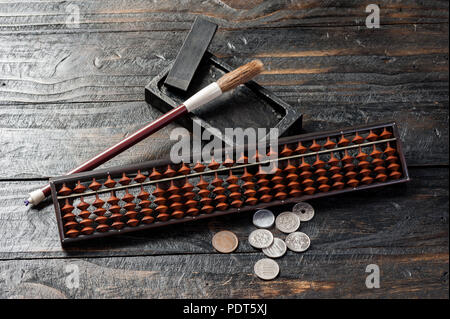 Stile giapponese di bambù abacus sulla scrivania Foto Stock