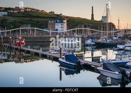 Imbarcazioni del porto Tramonto Foto Stock