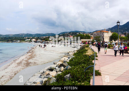 Promenade de la Marinella, l'Île-Rousse, Corsica, Francia Foto Stock