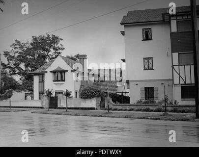 210 StateLibQld 1 119472 vecchio stile Inglese residences in una nuova azienda agricola ca. 1935 Foto Stock