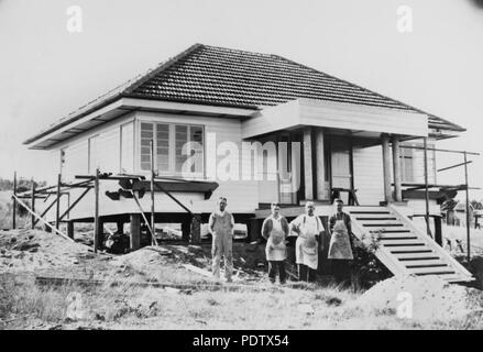 211 StateLibQld 1 120984 di costruire la casa di George Russell Ashgrove, Brisbane, 1936-1937 Foto Stock