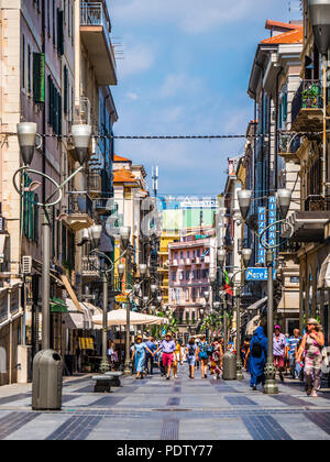 Sanremo, Italia - 10 Luglio 2018: strada pedonale a San Remo, Italia Foto Stock