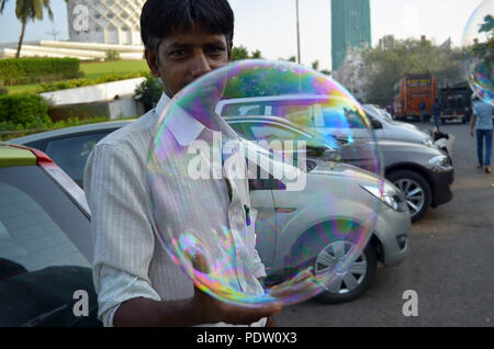 Vendita Halker palloncino trasparente in Mumbai Foto Stock