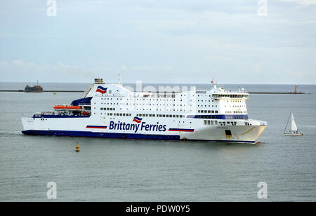 Brittany Ferries nave ARMORIQUE raffigurato in Plymouth Sound. Foto Stock