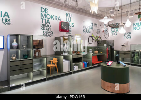 Interno del Museo del Design (Designmuseo), Helsinki, Finlandia Foto Stock