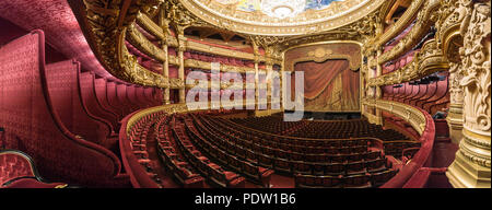 Parigi (Francia): Opera Garnier. L'edificio è classificato come una pietra miliare storica nazionale francese ('Monument Historique ")