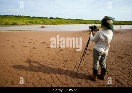 Fotografo Outdoor Zizza Gordon è di scattare foto in Sarigua national park, Herrera provincia, Repubblica di Panama. Foto Stock