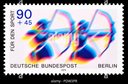 Il tedesco francobollo (Berlino: 1979) : "Fur den Sport' (carità timbro finanziamenti sport) Tiro con l'arco Foto Stock