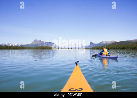 La bellezza del Deserto Laponia - Kayak Lago Laitaure Foto Stock