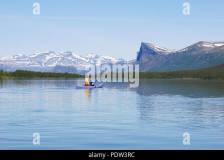 La bellezza del Deserto Laponia - Canoa Lago Laitaure Foto Stock