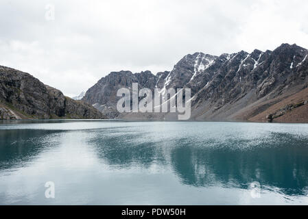 Ala Kul Lago in Kirghizistan Foto Stock