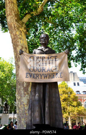 Statua di Dame Millicent Fawcett, Womens suffragio diruttori, in piazza del Parlamento, Londra, Inghilterra Foto Stock