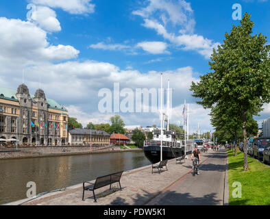 Le rive del fiume Aura (Aurajoki) nel centro storico, Turku, Finlandia Foto Stock