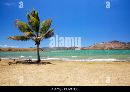 Pubblico Bourake Campeggio, Bourake baia con una vista sulla Ile Lepredour in Nuova Caledonia (Nouvelle Caledonie) Foto Stock