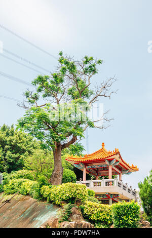 Guandu tempio Cinese tradizionale pavilion di Taipei, Taiwan Foto Stock