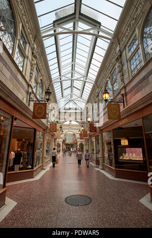 Interno del centro commerciale Grosvenor costruire parte di chester righe su bridge street chester cheshire england regno unito Foto Stock