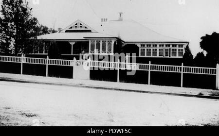 222 StateLibQld 1 140055 Residence "Brae' in Terrazza Bellevue, Clayfield, ca. 1940 Foto Stock