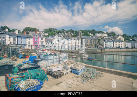 Il granchio cantre e nidi di pesca in scenico e storico villaggio di Aberdovey in Galles, Regno Unito Foto Stock