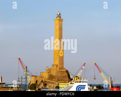 GENOVA, ITALIA - 19 MAGGIO 2018: Il Faro di Genova (faro di Genova) Foto Stock