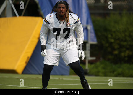 Agosto 09, 2018 Costa Mesa, CA...Los Angeles Chargers tackle offensivo Joe Barksdale #72durante il Los Angeles Chargers Training Camp in Costa Mesa, CA il 09 agosto 2018. Foto di Jevone Moore Foto Stock