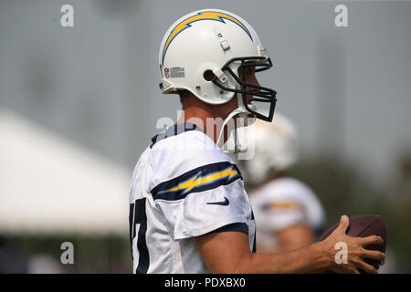 Agosto 09, 2018 Costa Mesa, CA...Los Angeles Chargers quarterback Philip Rivers #17 durante il Los Angeles Chargers Training Camp in Costa Mesa, CA il 09 agosto 2018. Foto di Jevone Moore Foto Stock