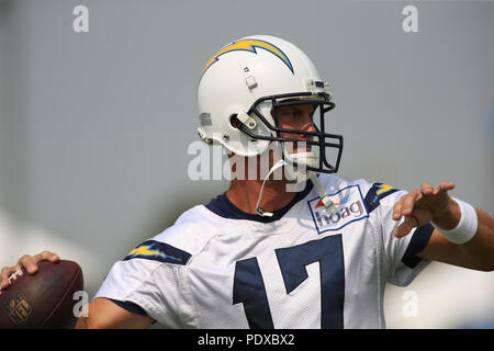 Agosto 09, 2018 Costa Mesa, CA...Los Angeles Chargers quarterback Philip Rivers #17 durante il Los Angeles Chargers Training Camp in Costa Mesa, CA il 09 agosto 2018. Foto di Jevone Moore Foto Stock