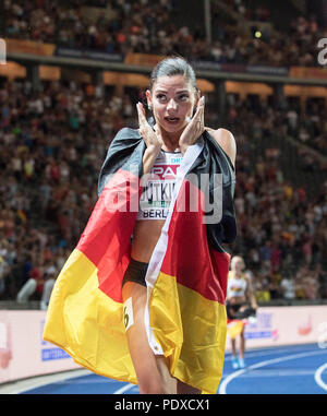 Il giubilo Pamela DUTKIEWICZ (GER / 2° posto) avvolto in una bandiera, finale 100m donna ostacoli su 09.08.2018 Campionato Europeo di Atletica 2018 a Berlino / Germania da 06.08. - 12.08.2018. | Utilizzo di tutto il mondo Foto Stock